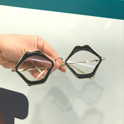 Γυναικεία γυαλιά ηλίου με μη τυποποιημένο σχήμα σε διάφορα χρώματα