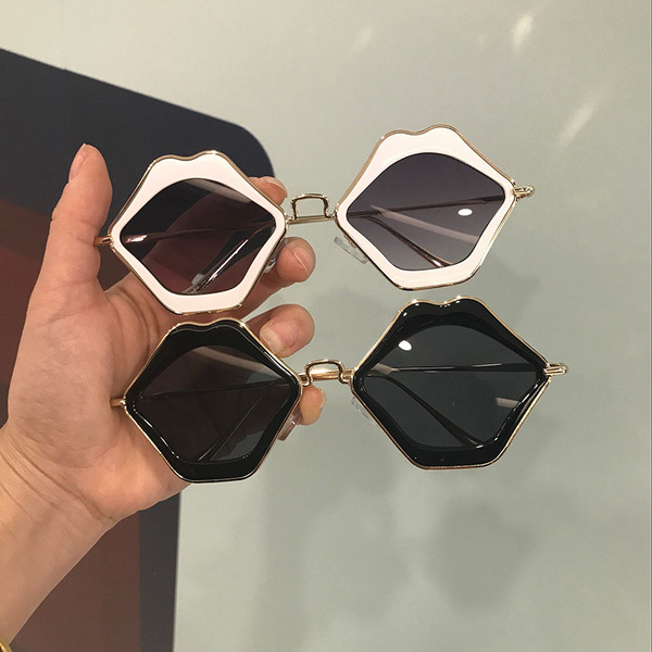 Γυναικεία γυαλιά ηλίου με μη τυποποιημένο σχήμα σε διάφορα χρώματα