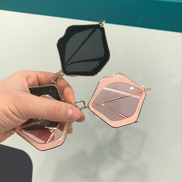 Γυναικεία γυαλιά ηλίου με μη τυποποιημένο σχήμα σε διάφορα χρώματα