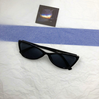 Γυναικεία γυαλιά ηλίου σε μαύρο χρώμα με λεπτές κορνίζες