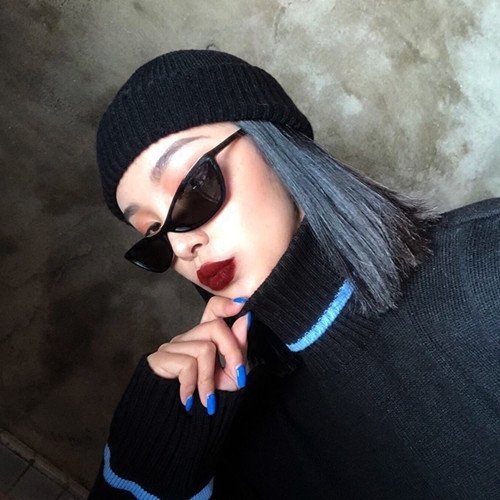 Γυναικεία γυαλιά ηλίου σε μαύρο χρώμα με λεπτές κορνίζες