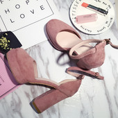 Βελούδινα γυναικεία σανδάλια με παχύ ρεύμα σε διάφορα χρώματα