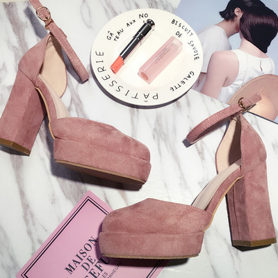 Βελούδινα γυναικεία σανδάλια με παχύ ρεύμα σε διάφορα χρώματα