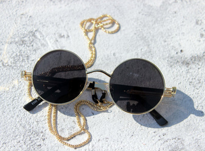 Ochelari de soare rotunzi cu lant potriviti pentru barbati si femei