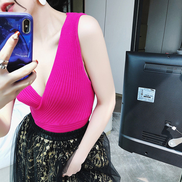 Női akasztófelső két színben, Slim modell, mély V-nyakkal