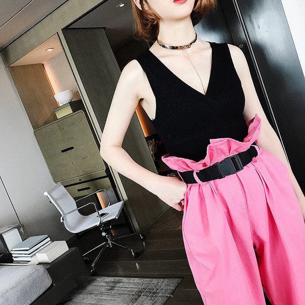 Női akasztófelső két színben, Slim modell, mély V-nyakkal