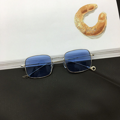 Ochelari de soare de dama cu forma patrata si rame subtiri in culori vii