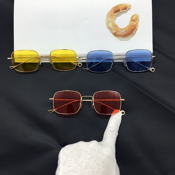 Ochelari de soare de dama cu forma patrata si rame subtiri in culori vii