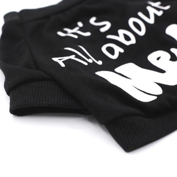 Bluză pentru un câine de culoare neagră cu inscripție