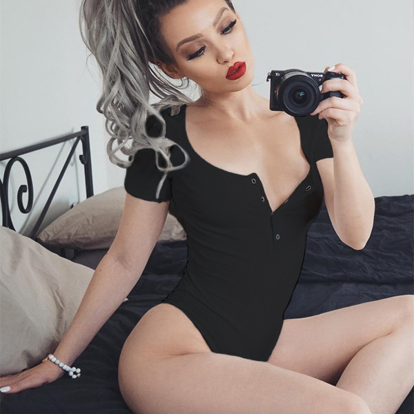 Дамско боди в черен и бял цвят с къс ръкав и О-образно деколте с копчета