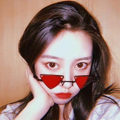 Εξαιρετικά γυαλιά ηλίου με τριγωνικό σχήμα σε τέσσερα χρώματα