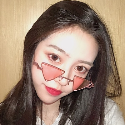 Εξαιρετικά γυαλιά ηλίου με τριγωνικό σχήμα σε τέσσερα χρώματα