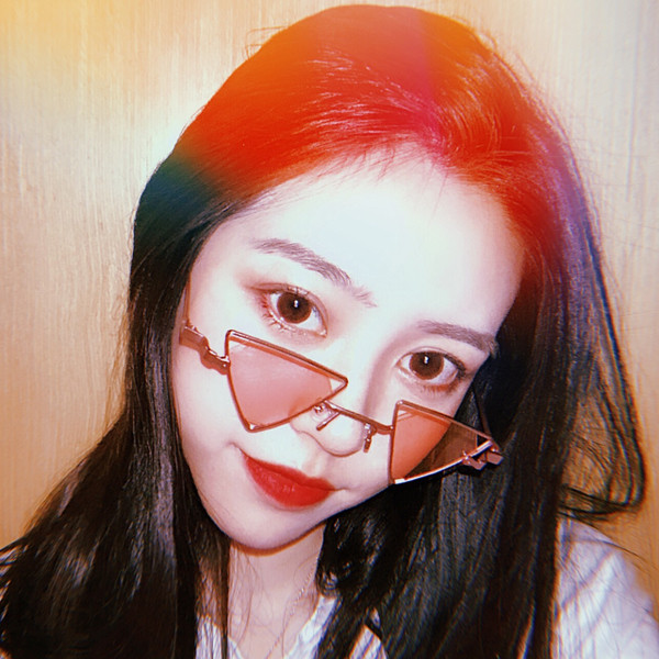 Εξαιρετικά γυαλιά ηλίου με τριγωνικό σχήμα σε τέσσερα χρώματα