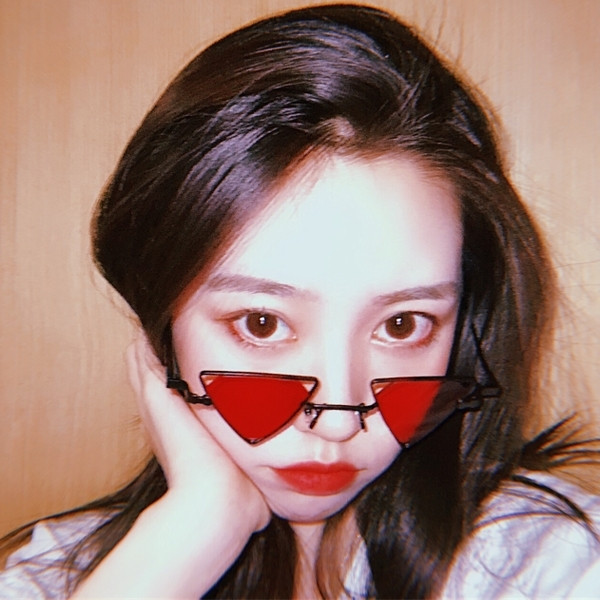 Εξαιρετικά γυαλιά ηλίου με τριγωνικό σχήμα σε τέσσερα χρώματα