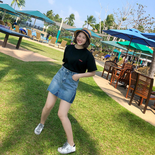 Μοντέρνα φούστα denim με υψηλή μέση