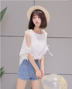 Bluză de damă cu umerii deschiși din șifon