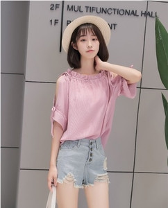 Bluză de damă cu umerii deschiși din șifon