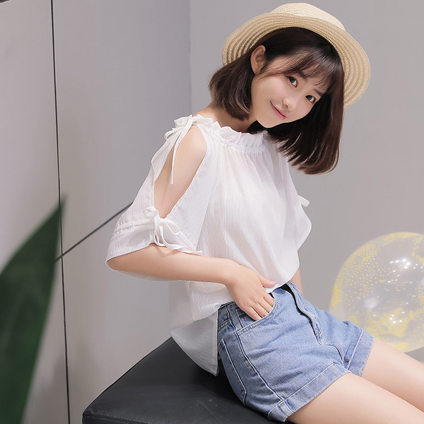 Bluză de damă cu umerii deschiși din șifon