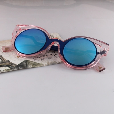 Ochelari de soare moderni de dama in mai multe culori