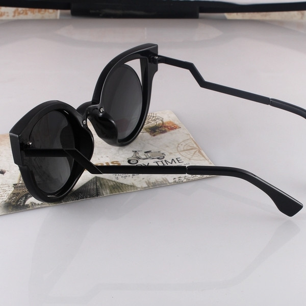 Ochelari de soare moderni de dama in mai multe culori