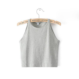 Γυναικεία καθαρή κορυφή σε διάφορα χρώματα με κολάρο σε σχήμα O