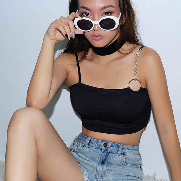 Női modern rövid felső, fekete színben, fém elemekkel