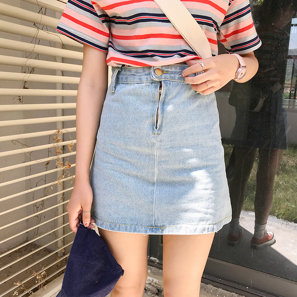 Fusta de dama din denim de culoare deschisa