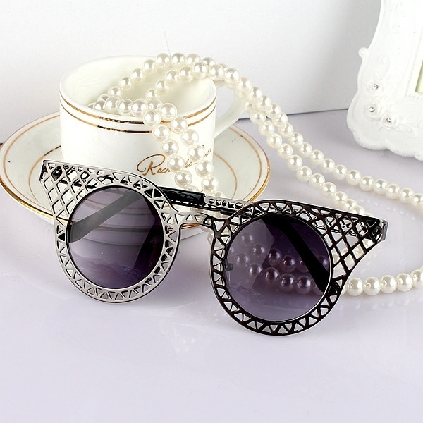 Γυαλιά ηλίου σε διάφορα χρώματα με μεταλλικό σκελετό