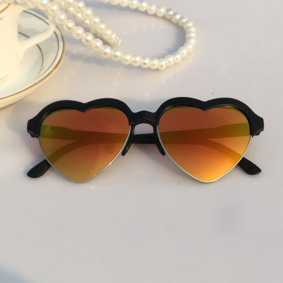 Γυαλιά ηλίου σε σχήμα καρδιάς