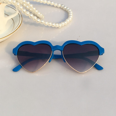 Γυαλιά ηλίου σε σχήμα καρδιάς