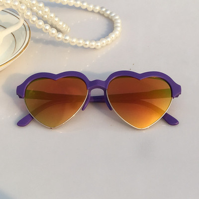 Γυαλιά ηλίου σε σχήμα καρδιάς