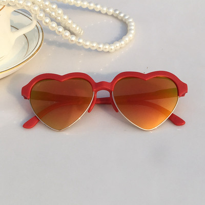 Γυαλιά ηλίου σε σχήμα καρδιάς