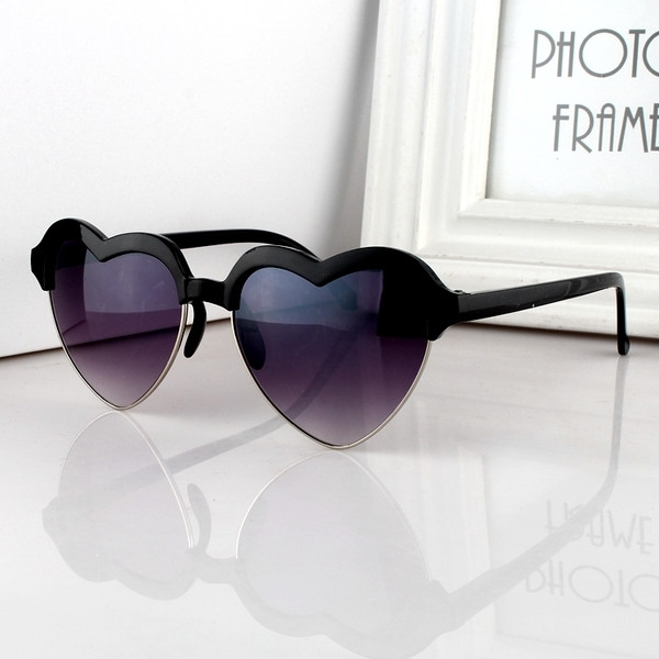 Γυαλιά ηλίου σε σχήμα καρδιάς