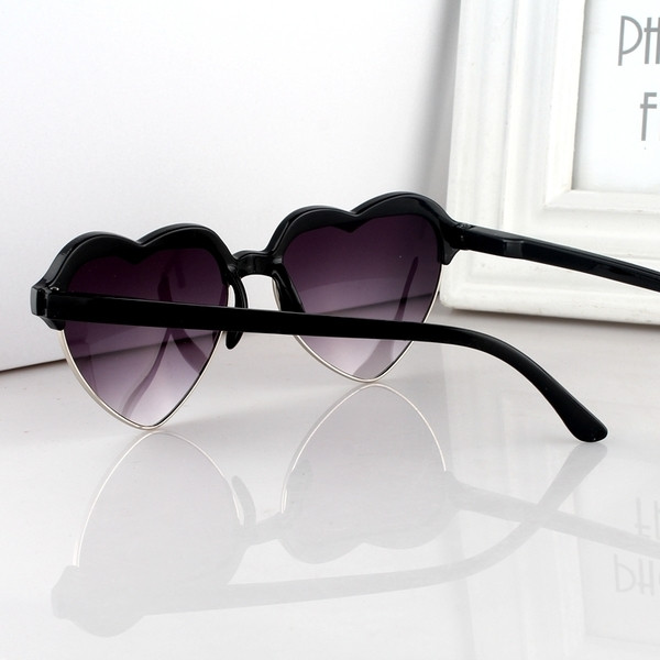 Γυαλιά ηλίου σε σχήμα καρδιάς