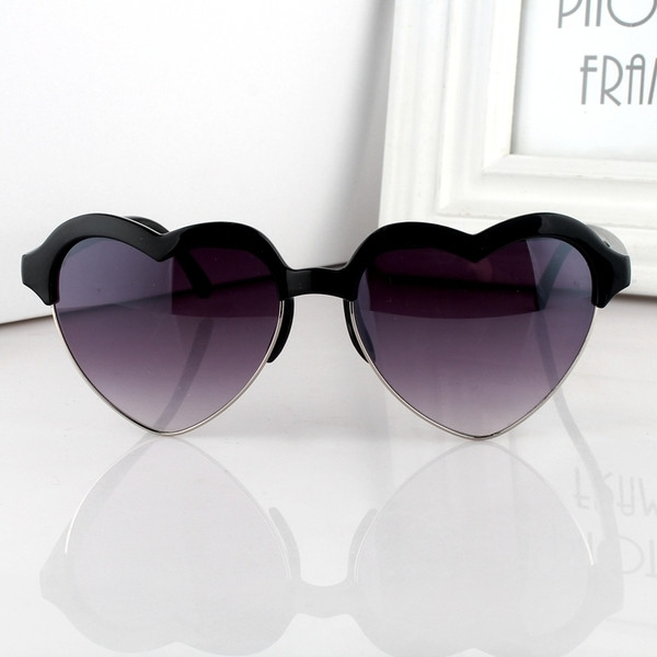 Γυαλιά ηλίου σε σχήμα καρδιάς
