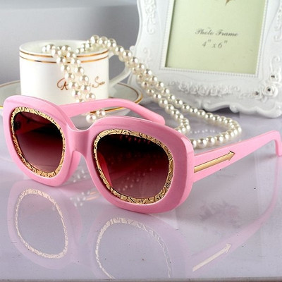 Γυναικεία γυαλιά ηλίου με ευρύ πλαίσιο σε πέντε χρώματα