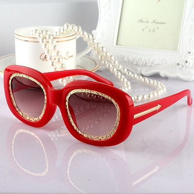 Γυναικεία γυαλιά ηλίου με ευρύ πλαίσιο σε πέντε χρώματα