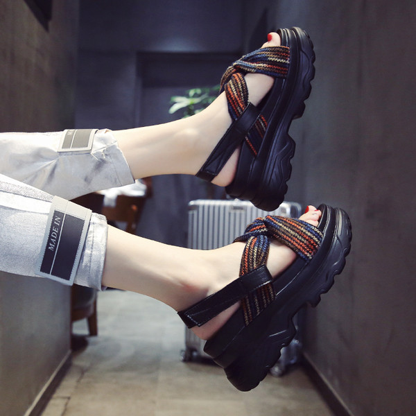 Αθλητικά κομψά σανδάλια με σκληρή σόλα σε πολλά χρώματα