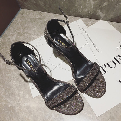 Κομψά γυναικεία σανδάλια με κομψό αποτέλεσμα σε διάφορα χρώματα