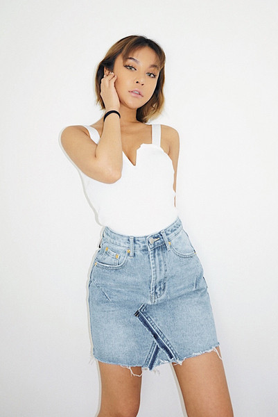 Τρέχουσα φούστα τζην σε ψηλό μέτωπο σε δύο χρώματα