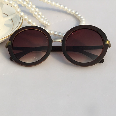 Περιστασιακά γυναικεία γυαλιά σε διάφορα χρώματα