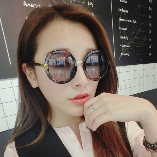 Περιστασιακά γυναικεία γυαλιά σε διάφορα χρώματα