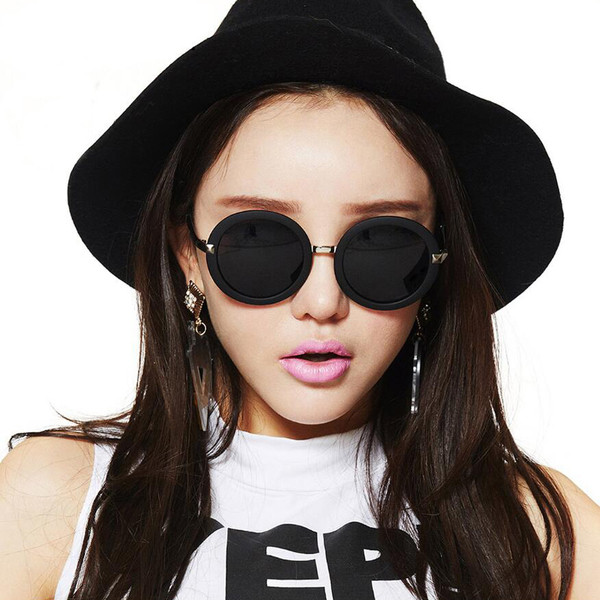 Περιστασιακά γυναικεία γυαλιά σε διάφορα χρώματα