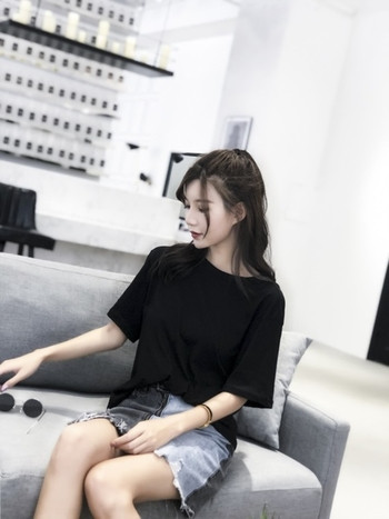 Fusta modernă din denim bicolor cu fermoar