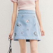 Γυναικεία φούστα denim με floral σχέδια σε δύο χρώματα