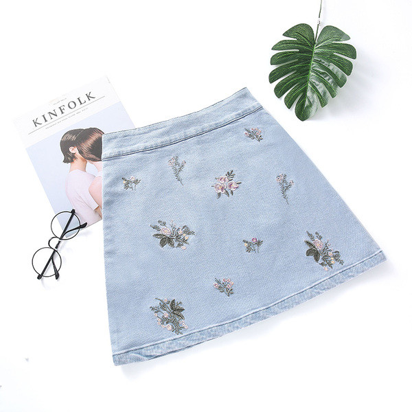 Γυναικεία φούστα denim με floral σχέδια σε δύο χρώματα