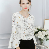 Bluză de damă cu model floral și mâneci lotus