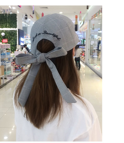 Διακοσμημένο κυρία καπέλο με συνδέσμους και γκρι