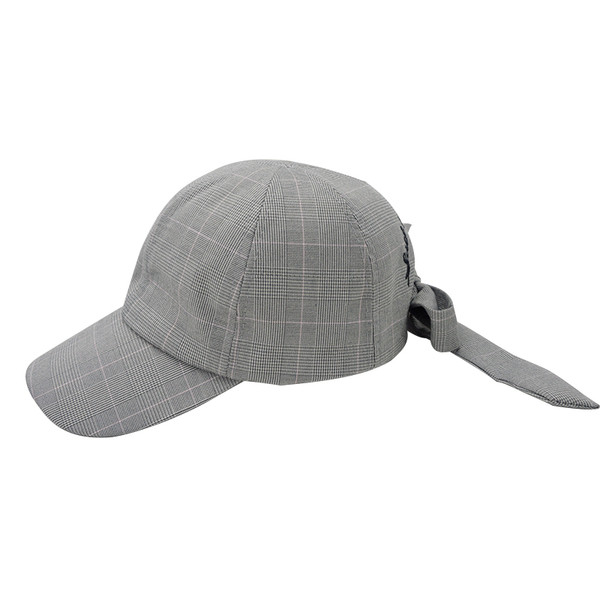 Διακοσμημένο κυρία καπέλο με συνδέσμους και γκρι