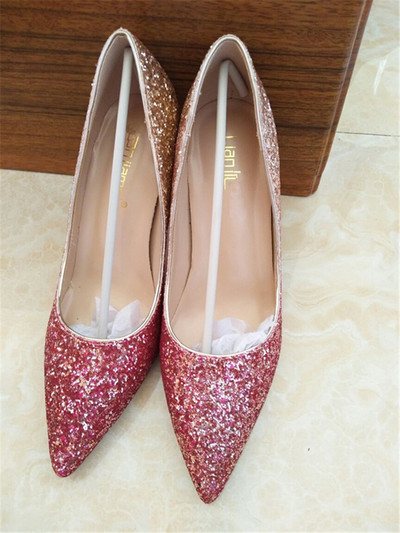 Κομψά, κομψά γυναικεία παπούτσια σε διάφορα χρώματα